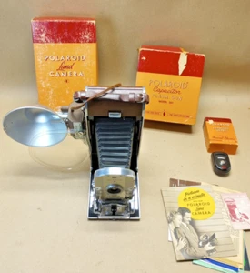 Polaroid Land Camera Model 95A With Flash Model 201, and Exposure Meter PR-22 - Picture 1 of 13