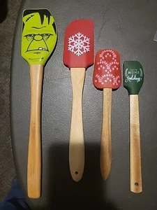 Spatola in silicone con manico in legno 4 pezzi res. termico 3 Natale 1 Halloween - Foto 1 di 7