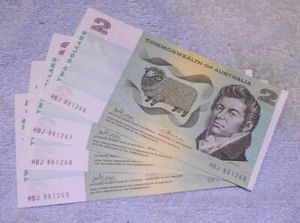 #D177.   FOUR CONSECUTIVE  PHILLIPS/WHEELER  COMM. of AUST.  $2 PAPER BANKNOTES - Imagen 1 de 3