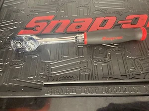 *Neu* Snap On 1/2" Schnellspanner Verriegelung Ratsche rot Soft Grip Griff SHR80A - Bild 1 von 5