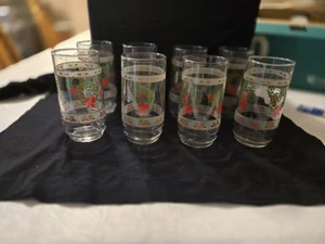 Vintage Indiana Glass Christmas Holly Berries Set of 8 Tumblers Print 2 Sides - Picture 1 of 4