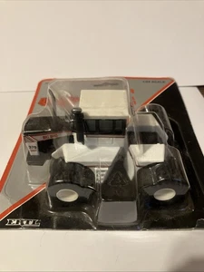 Big Bud 370 Tractor ERTL 1/64  - Picture 1 of 8