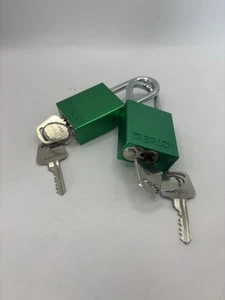 2 candados de bloqueo Brady, Kd, verde, 1-7/16" H, - Imagen 1 de 4
