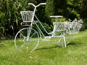 Large Vintage Style White Metal Bike Bicycle Indoor Outdoor Plant Pot Planter - Picture 1 of 5