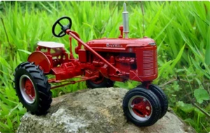 Scale Diecast 1:16 Farmall B Red Agricultural Tractor Model Toys Vehicles Gifts - Picture 1 of 15