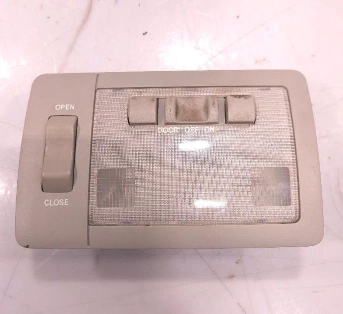 2005 - 2010 SCION TC 中心圆顶灯组件 P/N 81260-21050 正品原始设备制造商零件 — 第 1/4 张图片