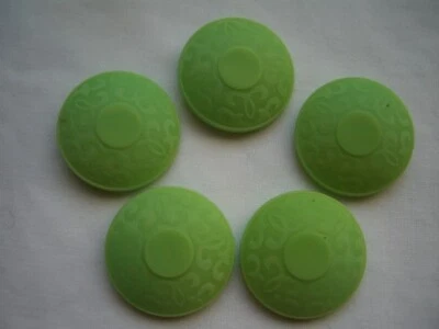 LIME GREEN FANCY VINTAGE / RETRO  COAT / JACKET SHANK BUTTONS x 5 FREE P&P - Image 1 of 3