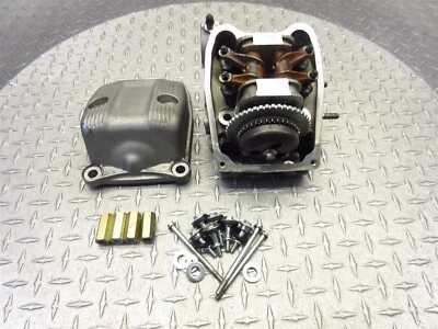 2004 01-04 Aprilia Atlantic 500CC Scooter Culata Válvula Cubierta Hardware Lote Foto 1 de 4