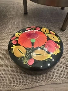 VINTAGE RUSSIAN LACQUER BOX HAND PAINTED IN ORIGINAL BOX - Picture 1 of 8