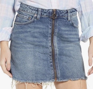 We The Free Size 28 Frayed Edge Zipper Front Denim Jean Skirt - Picture 1 of 10
