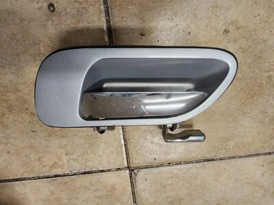 1998-1999-2000-2001-2002 LINCOLN CONTINENTAL LEFT REAR EXTERIOR DOOR HANDLE - Image 1 of 2