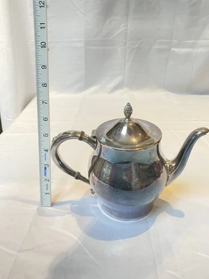 Vintage Oneida Silver Plated Coffepot/Teapot with fancy finial. - Image 1 of 4