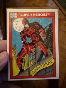 Daredevil 1990 Impel Marvel Universe Serie 1 Tarjeta #4 Disfraz Rojo - Imagen 1 de 2