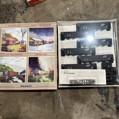 HO WALTHERS 932-4934 100 TON QUAD HOPPER KIT 6-PACK CHICAGO & NORTH WESTERN #1 - Image 1 of 4