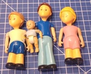 Vintage Little Tikes Puppenhaus Familie 4 Stück Vater, Sohn, Tochter und Baby - Bild 1 von 3