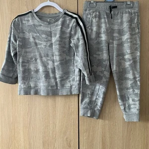 river island tracksuit age 2-3 yrs - Picture 1 of 8