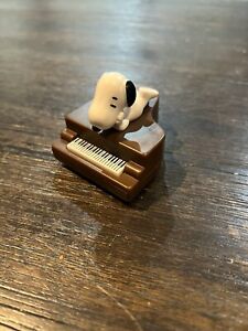 SNOOPY PIANO Peanuts Burger King Toy Musical Dollhouse Miniature not tested