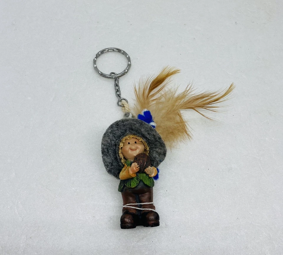 De colección Lindo Joven Gnomo Llavero Resina Sol Sombrero Sosteniendo Árbol Nuez Decoración 16 Foto 1 de 4