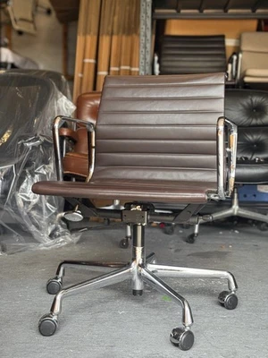 Authentic Vitra Eames EA117 Brown Leather Chrome Office Chair 📦 Delivery  - Image 1 of 4