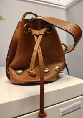 Valentina Fiore Bolso Cubo de Cuero Italiano Redondo Pequeño Bolso de Mano Cartera Marrón Tachuelas Foto 1 de 4