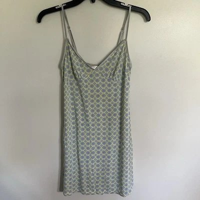 Vestido para dormir nocturno con estampado floral de rayón Victoria’s Secret para mujer talla pequeña  Foto 1 de 4