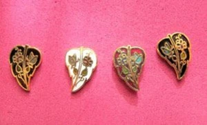 Vintage 1980's Cloisonne Enamel Floral Butterfly Goldtone POST Earrings (1 pair) - Bild 1 von 1