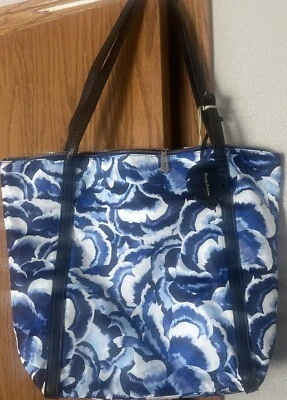 Сумка с короткими ручками Tommy Bahama Siesta Key с красивыми лепестками - синяя сумка - легко путешествовать с - Изображение 1 из 4