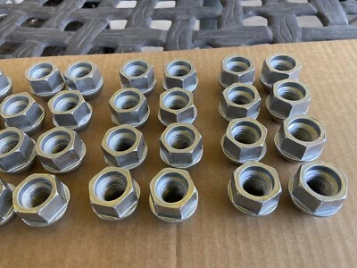 32 tuercas de bellota de extremo abierto 9/16-18 asiento cónico 15/16 hexagonal para DODGE Stock OEM real Foto 1 de 4