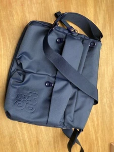 MANDARINA DUCK MD20 Crossover Zip M Umhängetasche/Schultertasche Blue/Dunkelblau - Bild 1 von 4
