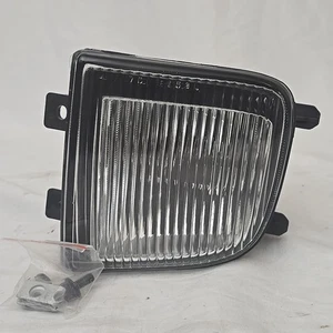 Fog Light For 1999-2004 Nissan Pathfinder Driver Side with Bulb NI2592108 - Picture 1 of 9