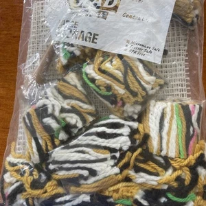 Latchhook Kit And Backing And Hook - Picture 1 of 5