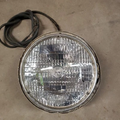 1955-56? Cubo de faros Chrysler 300/New Yorker/Windsor con bombilla y anillo cromado Foto 1 de 4