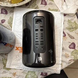 MacPro 2013 A1481 (Teile/Reparatur) ungetestet wie besehen Preisvorschlag machen. - Bild 1 von 9