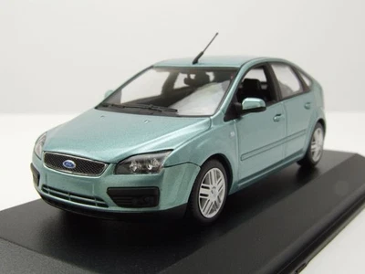 Ford Focus 2004 Celeste Metallico Modellino Auto 1:43 Maxichamps - Immagine 1 di 4