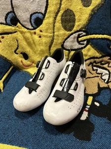 Zapatos de ciclismo de carretera Fizik R5 Tempo Overcurve negros/blancos para hombre 45,5 EE. UU. 11,3/4 - Imagen 1 de 8