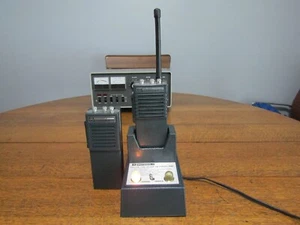 **** Motorola HT-220 set of 2 plus charger **** - Zdjęcie 1 z 2