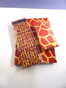 Giraffe Tiermotiv NOTIZBUCH STIFTE TASCHENTUCH Schreibtisch Zubehör NEU - Bild 1 von 1