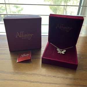 Collana Farfalla Affinity Diamond Jewelry Oro 14K Nuova In Scatola Aperta - Foto 1 di 16