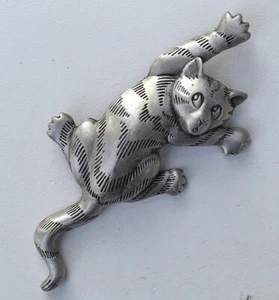 Vintage SIGNIERT JJ, 1988 Jonette KLETTERNDER TIGER KATZE KÄTZCHEN ZINN Brosche Schmuck - Bild 1 von 5