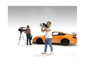 "ON-AIR" FIGURE 3 FOR 1/24 SCALE MODELS BY AMERICAN DIORAMA 24403 - Picture 1 of 2