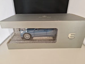 1:18 MINICHAMPS MERCEDES CLASSE E W212 ELEGANCE AZZURRO CHIARO. Confezione Originale - Foto 1 di 10