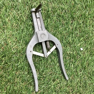 VINTAGE HELLERMANN 3 PRONG RUBBER SLEEVE EXPANDING PLIERS ELECTRICIANS OLD TOOLS - Picture 1 of 6