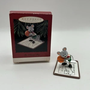 Hallmark Keepsake Ornament - 1995 - The Winning Play Basketball Mouse - Foto 1 di 10
