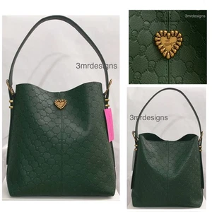 Neu mit Etikett Betsey Johnson große Bucket Bag weiches Kunstleder geprägte Totenköpfe moosgrün - Bild 1 von 10