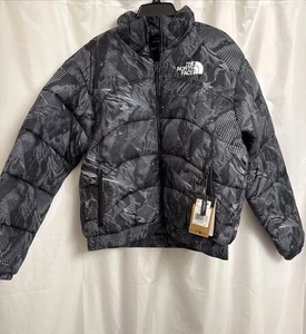 The North Face Nordic Jacke Daunen Puffer Mantel TNF Schwarz/Weiß Grafik Herren Gr. L - Bild 1 von 12