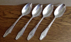 Jamestown 1916 Holmes Edwards Silberauflage Posten von 4 Teelöffeln "M" oder "W" Monogramm - Bild 1 von 4