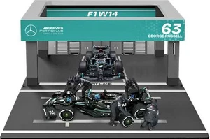 1:43 Bburago Mercedes F1 W15 E Performance  Pit Stop Diorama Set 2024 - Picture 1 of 2