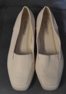 CLASSIQUE CREME COLORED WOMENS SLIP ON SHOES SIZE 8.5 WIDE - Picture 1 of 6