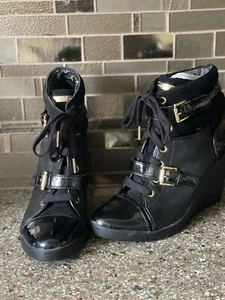 Michael Kors schwarzer Keilabsatz-Sneaker 9,5 Damen-Sneaker Lizzie Keilabsatz Einzelhandel $ 200 - Bild 1 von 11