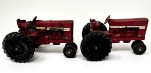 2 Stück Farmall 656 International Harvesters Spielzeug Traktoren rot - Bild 1 von 18